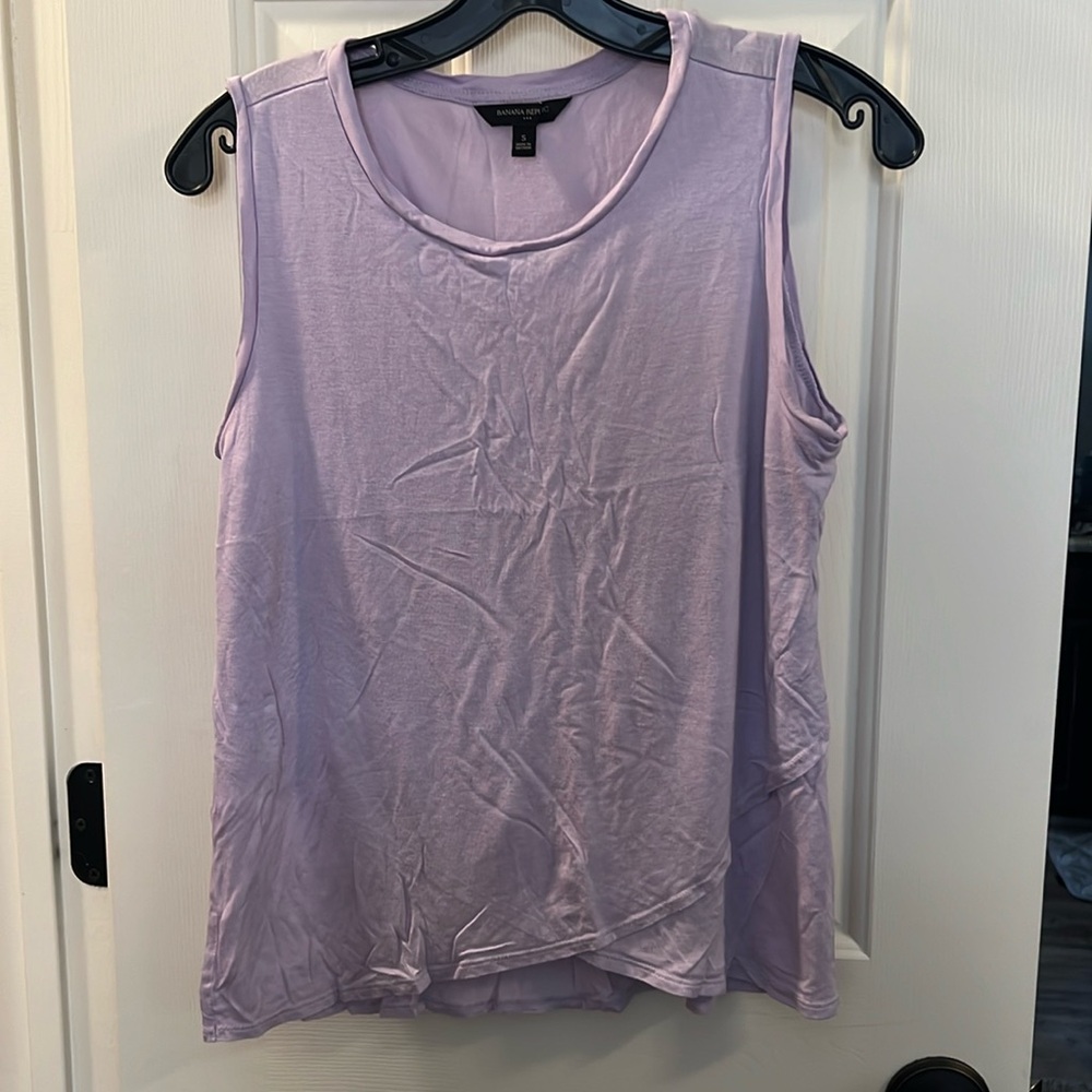 Banana Republic sleeveless purple lavender top. Size Small.